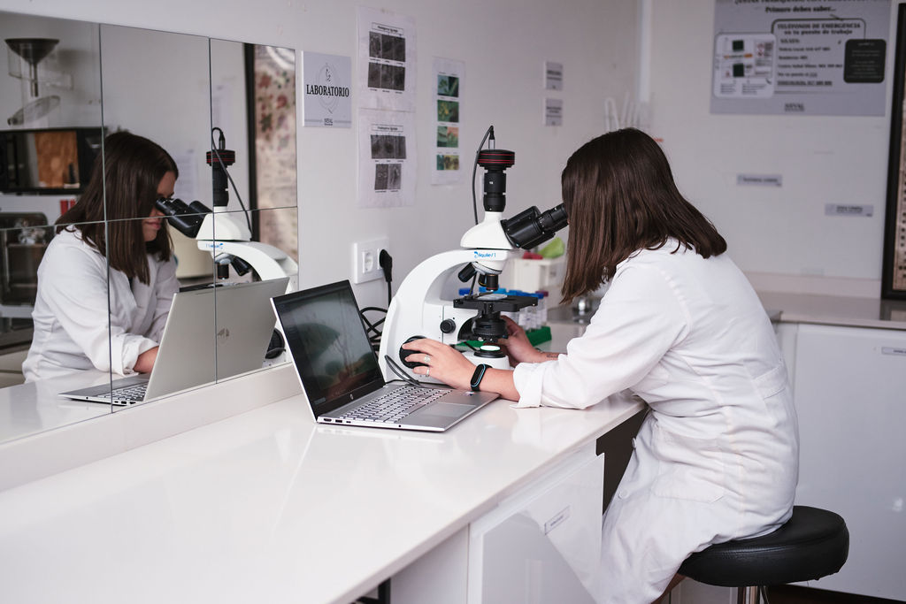 DEPARTAMENTO NEMATOLOGÍA NEVAL, KRISTELL SANTANDER, CRISTINA ROBLES, JOAQUIN ALBOLAFIA